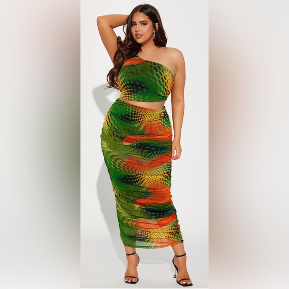 Dresses & Skirts - Pre-Loved One-Shoulder Green & Orange Printed Midi Skirt Set